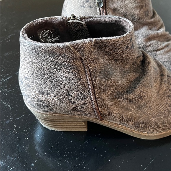 Blowfish Women's Textured Ankle Booties - Picture 2 of 4